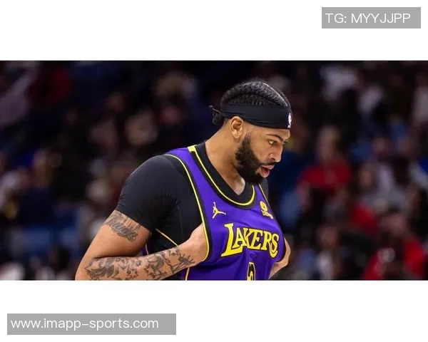 浓眉上半场表现亮眼13投5中贡献13分10篮板2助攻1盖帽助球队领先